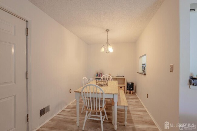 Foto del edificio - 28 Dartmouth Way