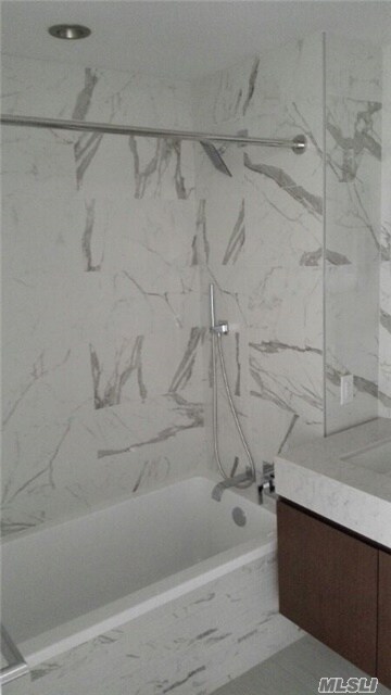Foto del edificio - 13835-138-39 39th Ave