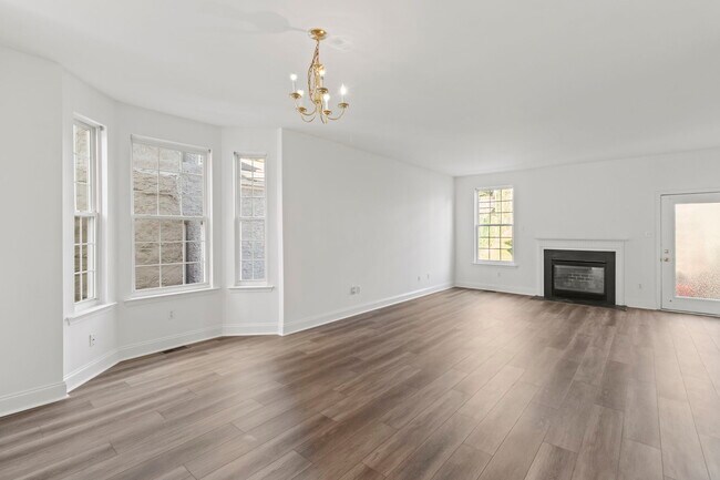 Foto del edificio - 304 E Elm St