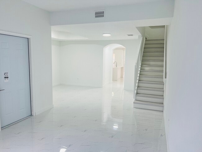 Foto del edificio - 4934 White Mangrove Way E