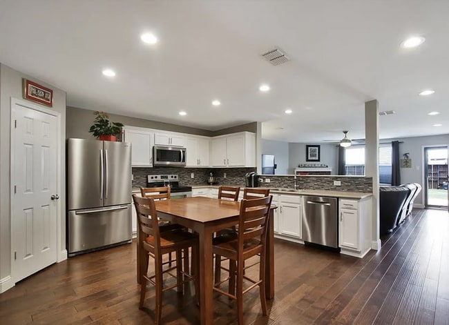 Building Photo - 1007 Shelborn Dr