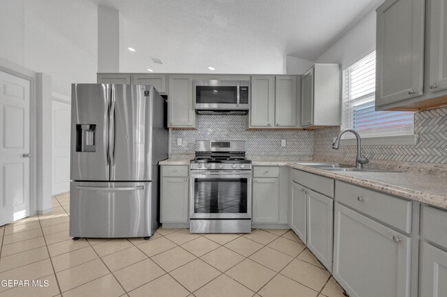 Building Photo - 12077 Castle Keep Cir