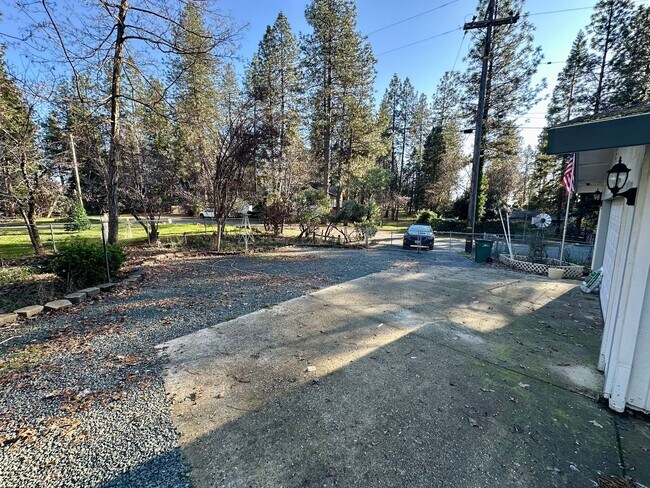 Building Photo - charming 3-bedroom, 2-bathroom