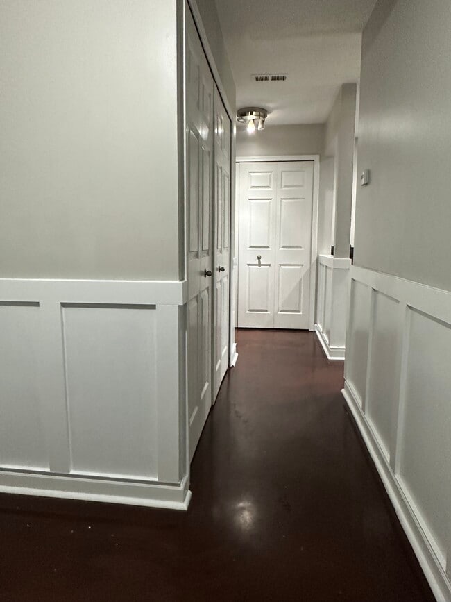 Building Photo - 2777 Davison Ave
