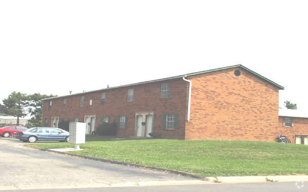 Primary Photo - Sandridge Park Apartments