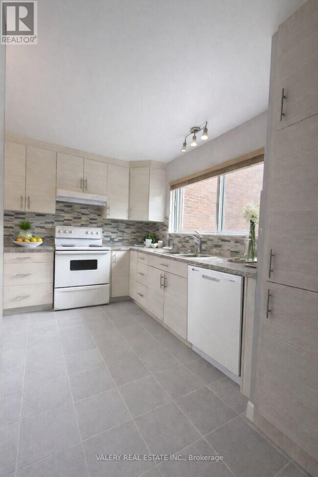 Photo du bâtiment - 25 Romfield Circuit