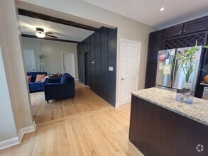 Building Photo - 421 La Fox River Dr