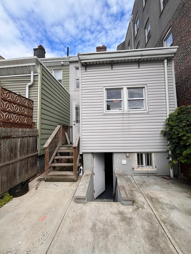 Building Photo - 309 Summit Ave