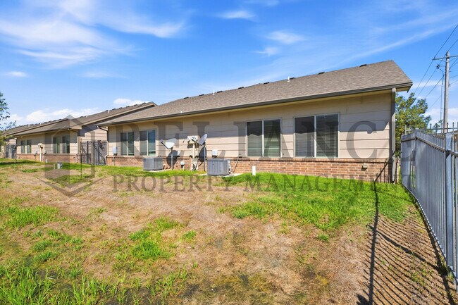 Foto del edificio - 13601 Hunters View St