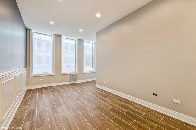 Foto del edificio - 2141 N Laramie Ave