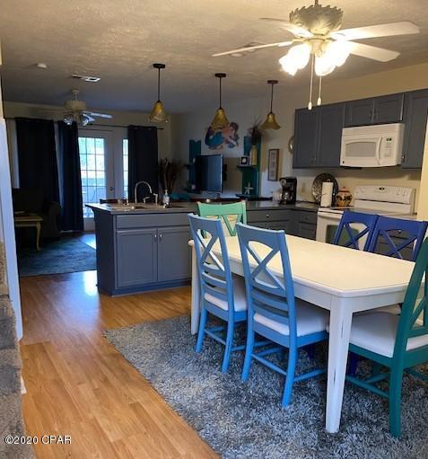 Foto del edificio - 21222 Lakeview Dr