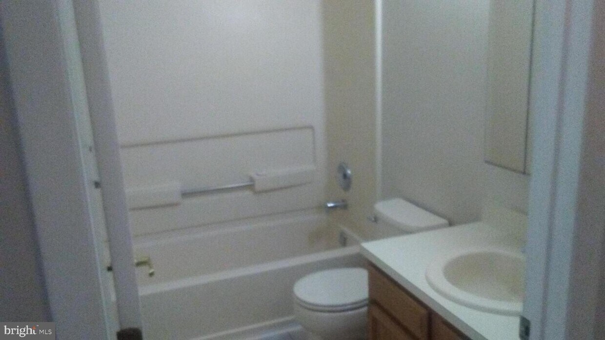 12 Woodbrook Dr, Mantua Township, NJ 08051 Condo for Rent in Mantua Township, NJ