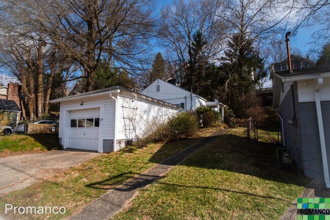 Building Photo - 2 br, 1 bath House - 324 High School Lane