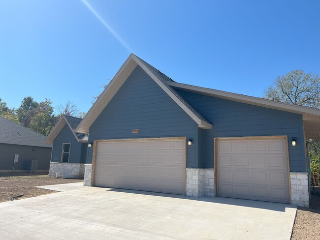 Building Photo - BRAND-NEW 3-bedroom, 2-bath home with Spri...