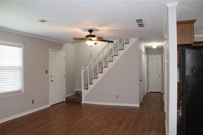 Building Photo - 1870 Rose Garden Ln