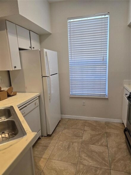 Building Photo - 9228 Lake Chase Island Way