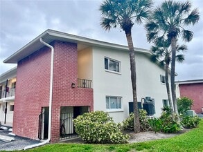 Building Photo - 4550 Overlook Dr NE