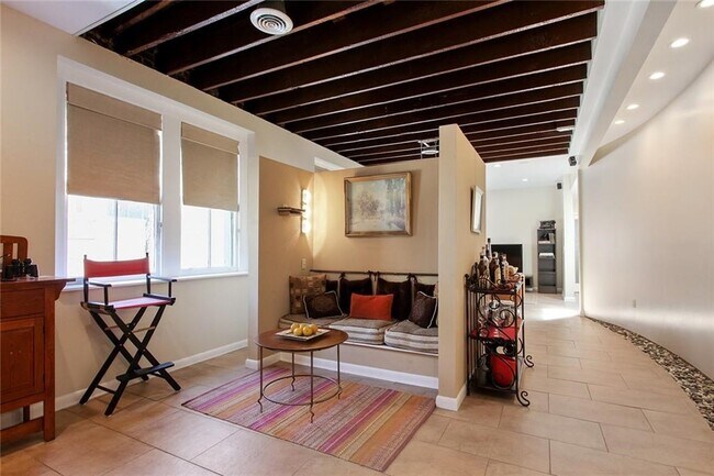 Foto del edificio - 706 Girod St