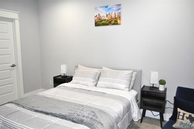 Foto del edificio - 3304 Cline St