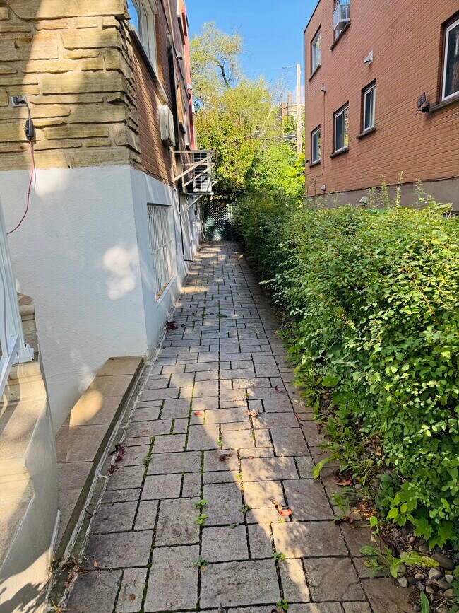 accès à la cour arrière - 5287 Rue De Lamotte