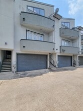 Building Photo - 2032 Tuam St
