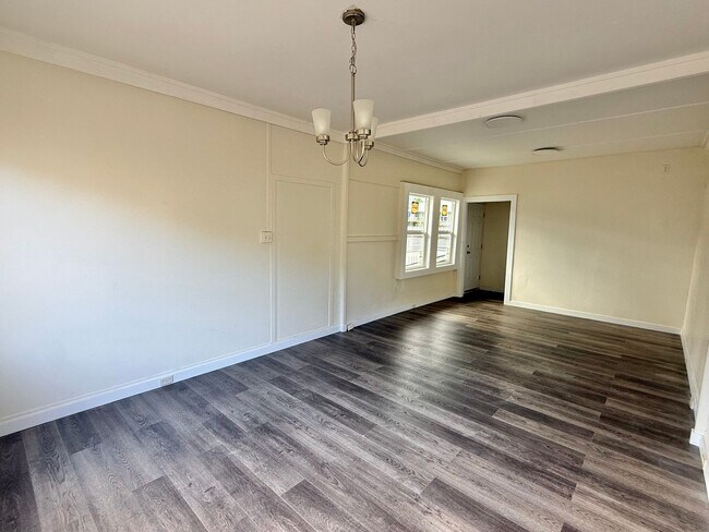 Building Photo - Newly Upgraded 2 Bedroom / 1 Bathroom House in Wailuku! Pet friendly!