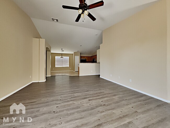 Foto del edificio - 24484 N Shelton Way