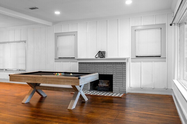 Foto del edificio - 7837 Detroit St