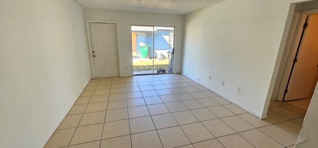 Building Photo - 1491 NW 22nd Ct