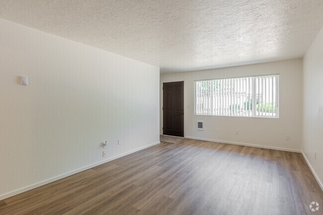 2 habitaciones, 1 baño - 832 pies cuadrados - Sala de estar - Willow Terrace
