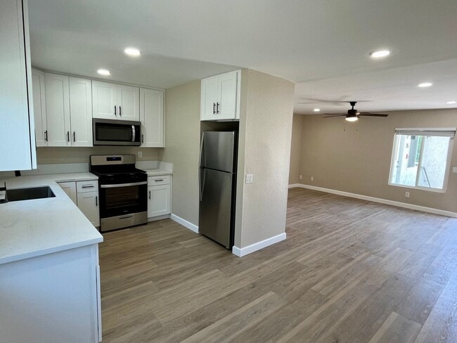 Foto del edificio - Recently Remodeled 2 Bed/1 Bath Escondido