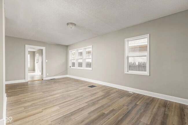 Foto del edificio - 2921 E Brookside Ave