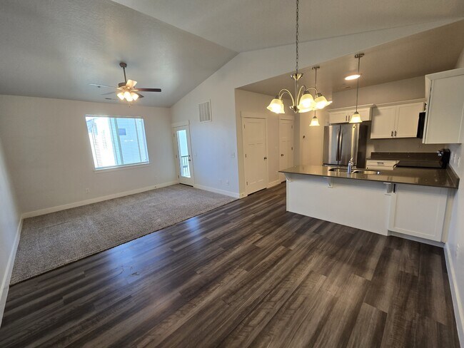 Foto del edificio - 1985 N 3330 W