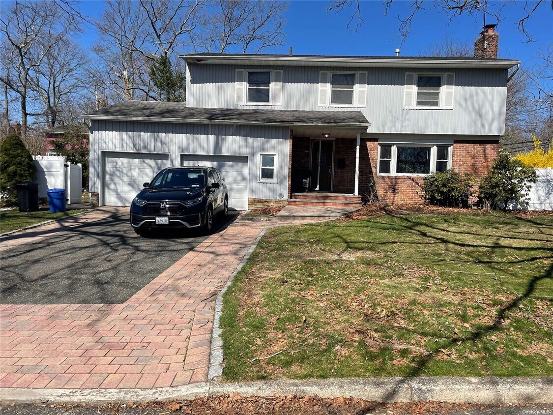 39 Crandon St, Melville, NY 11747 House Rental in Melville, NY