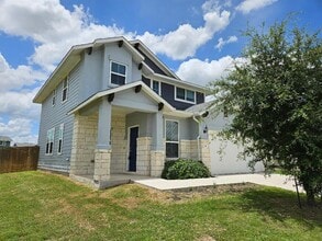 Building Photo - 210 Four Star Dr