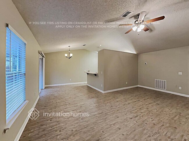 Foto del edificio - 9562 Sugar Hollow Ln