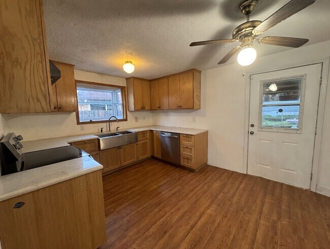 Foto del edificio - Charming 3 Bedroom Aloha Outdoor Oasis with Two Car Garage