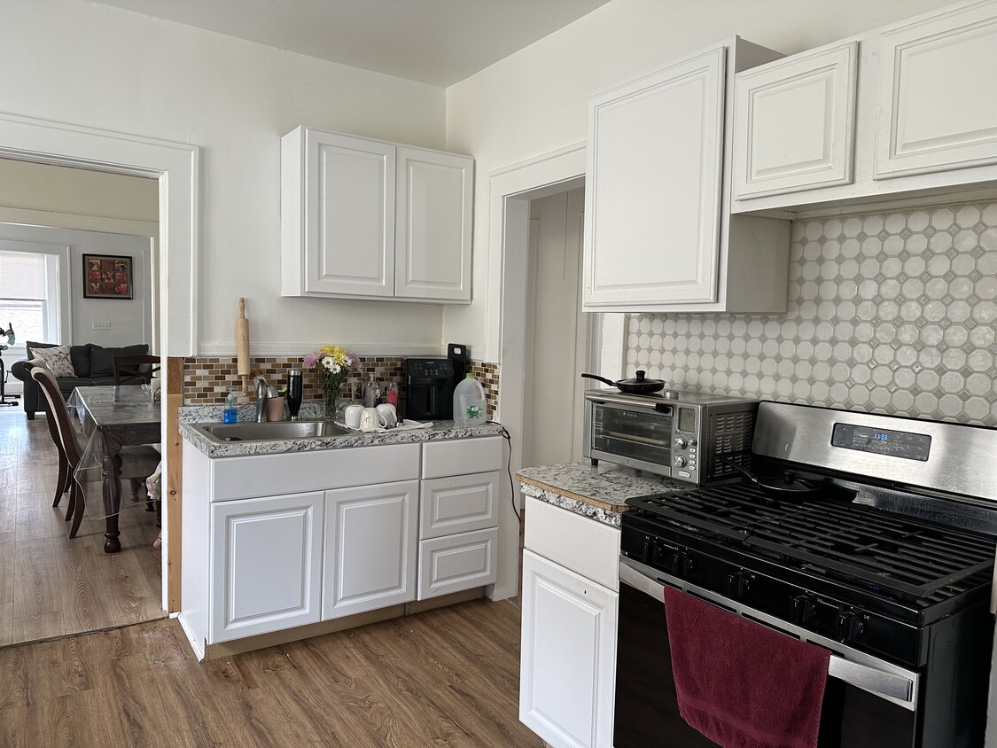 Primary Photo - 324 Pennington St
