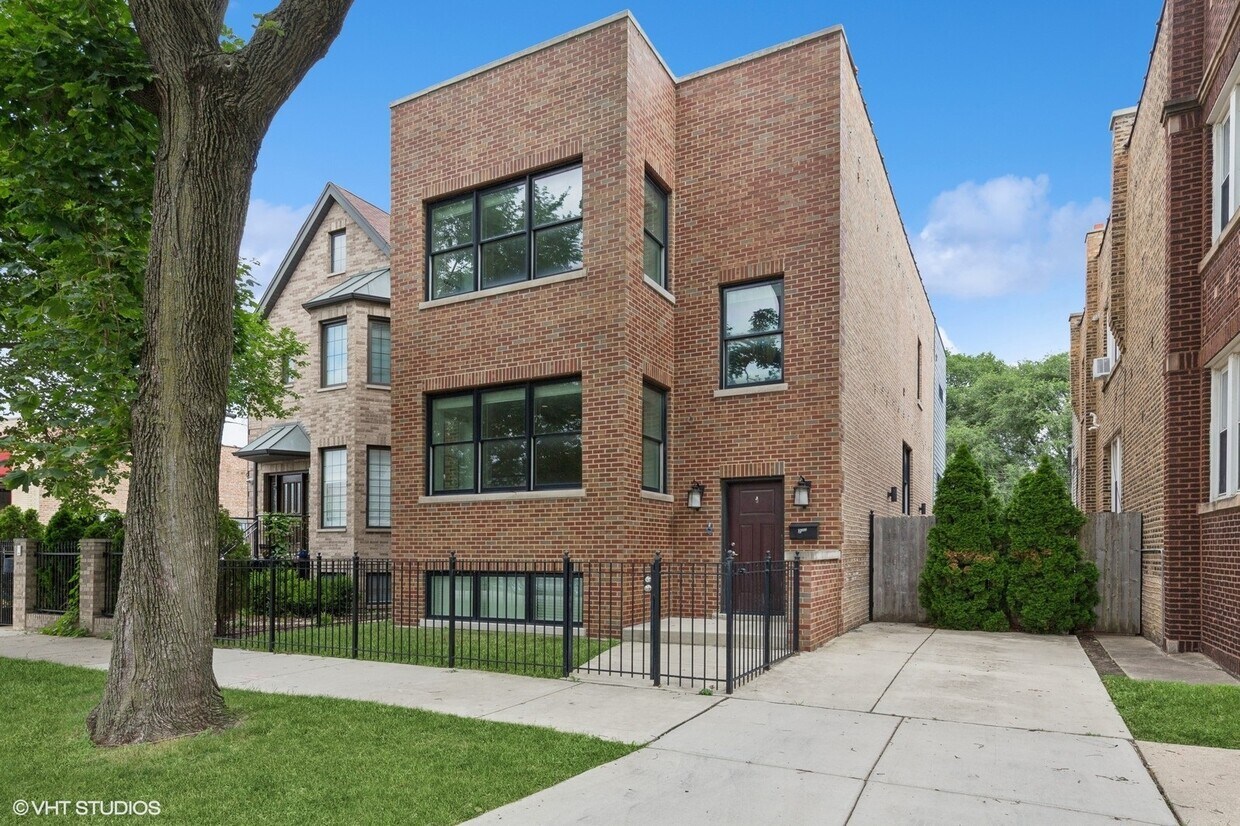 Foto principal - 2342 W Melrose St