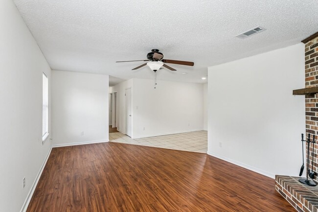 Building Photo - Minutes to NAS Pensacola & Corry Station – Convenient Coastal Living