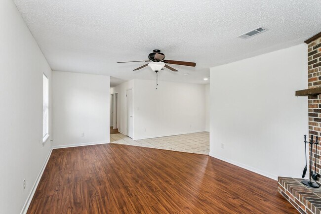 Foto del edificio - Minutes to NAS Pensacola & Corry Station – Convenient Coastal Living
