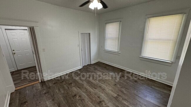 Building Photo - 661 E Mallory Ave