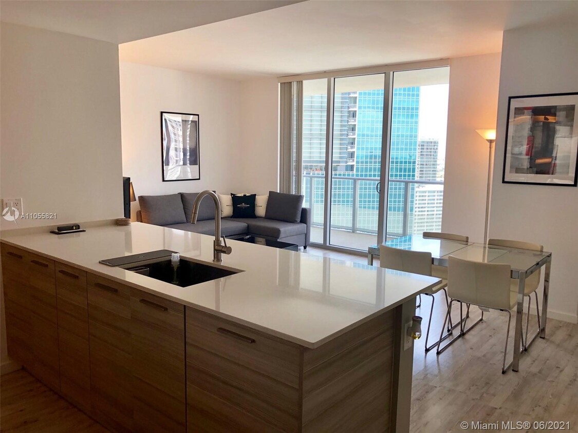 Foto principal - 1300 Brickell Bay Dr