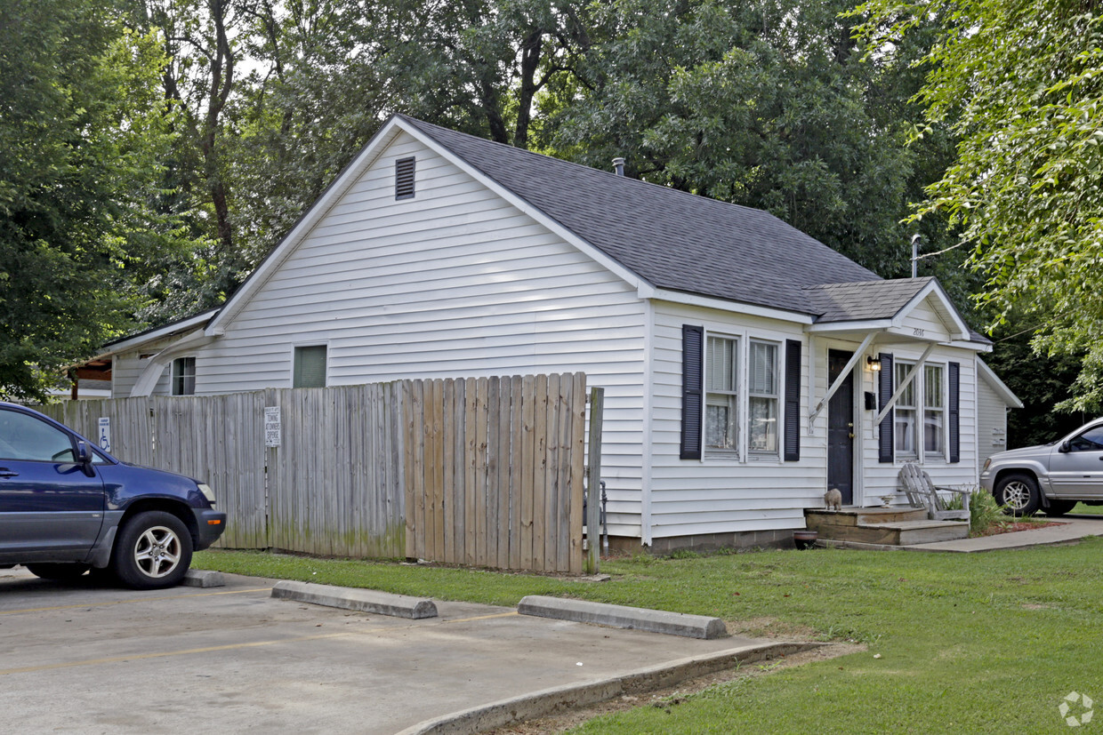 Building Photo - Birch Street Apartments