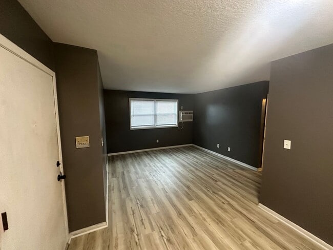 Foto del edificio - Cotton Wood