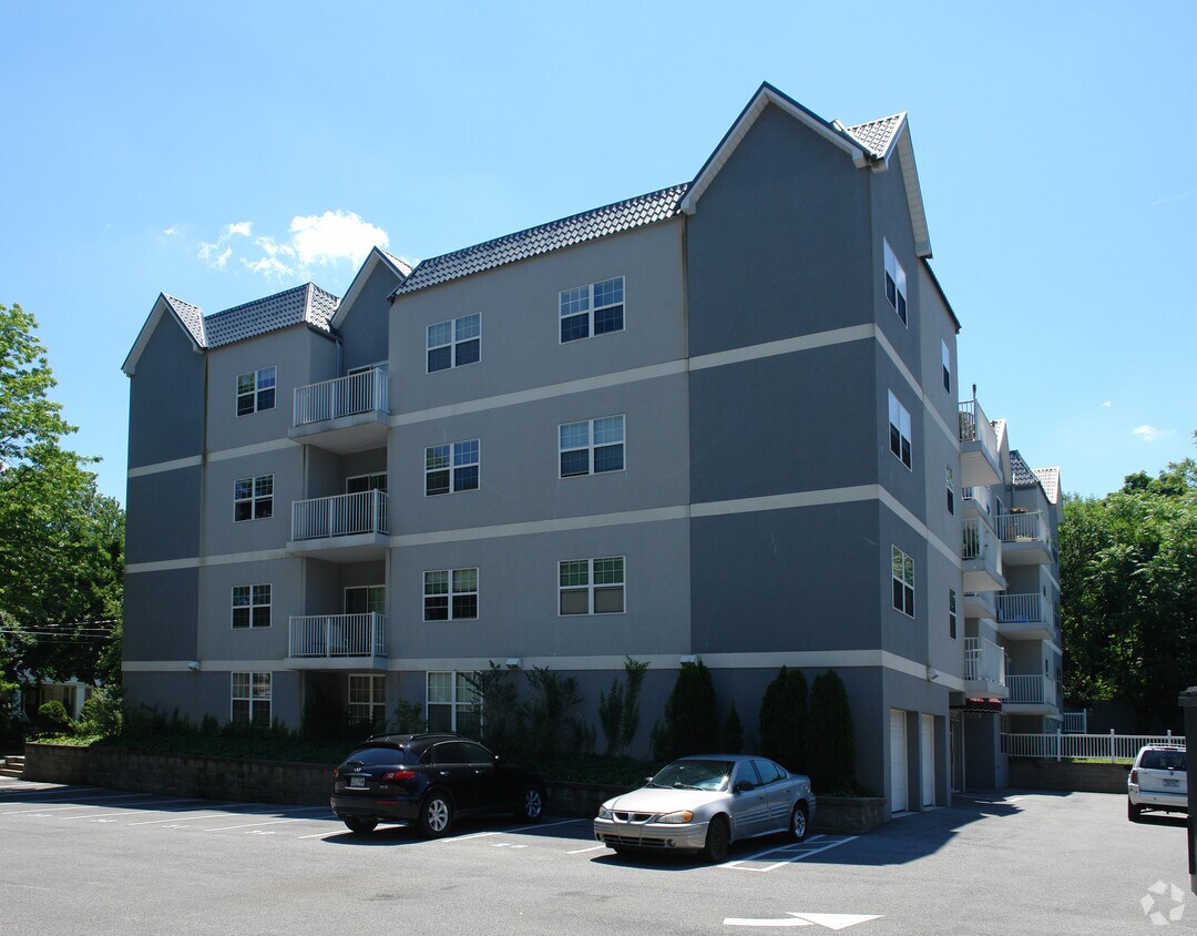 The Dell Apartments in White Plains, NY