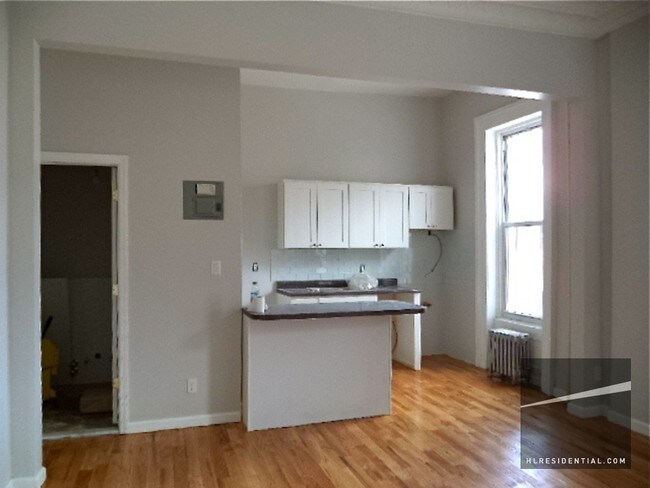 Building Photo - 258 Halsey St