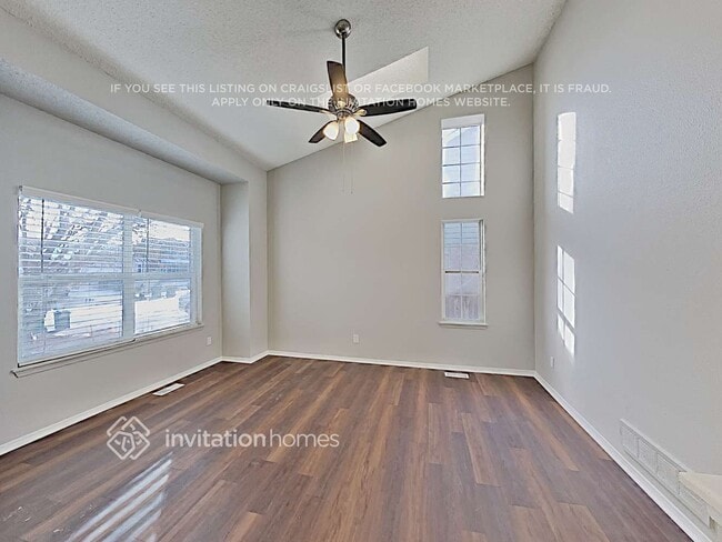 Foto del edificio - 12181 Newport Dr