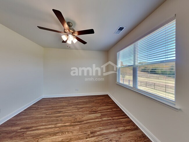 Building Photo - 2012 Bennett Dr