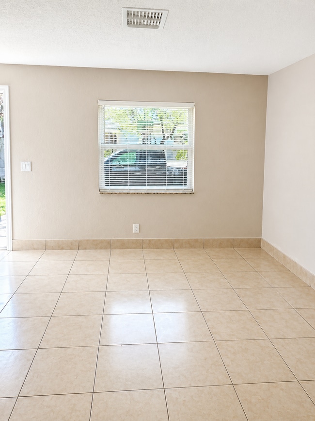 Foto del edificio - 1420 Barton Rd